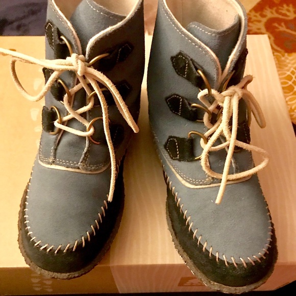 SOREL Boots - Like New - Picture 8 of 8